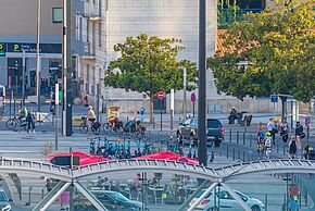 Photo de la passerelle au niveau de la Gare de Poitiers