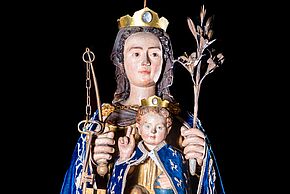 Précieuses parures : les manteaux de Notre-Dame des clés