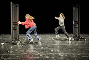 photo des actrices du spectacle "Murmures"