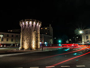 Tour du Cordier de Poitiers de nuit - Agrandir l'image (fenêtre modale)