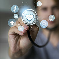 Main interagissant avec une interface holographique futuriste affichant des icônes liées à la santé