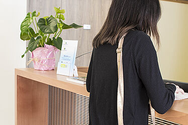 Personne dans un Espace France Services