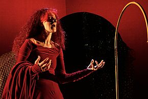 Rouge, farce menstruelle