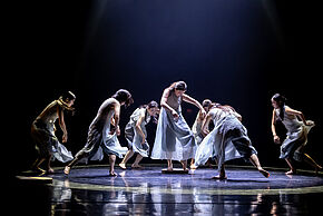 Photo "Fragile Ground + Wave : Resonating Being + Parades"