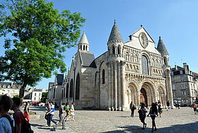 L’église Notre-Dame-la-Grande en chantier