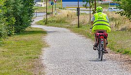 Cycliste sur piste cyclable