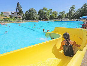 Toboggan de la piscine de Sanxay - Agrandir l'image (fenêtre modale)