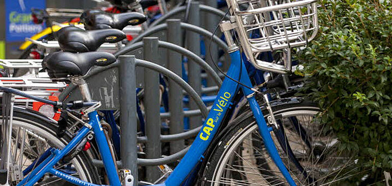 Vélos sur service "Cap sur le Vélo" stationnés