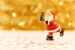photo de père Noël faisant du patin à glace