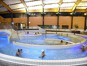 Jacuzzi balnéo au Centre aquatique de la Pépinière - Agrandir l'image (fenêtre modale)