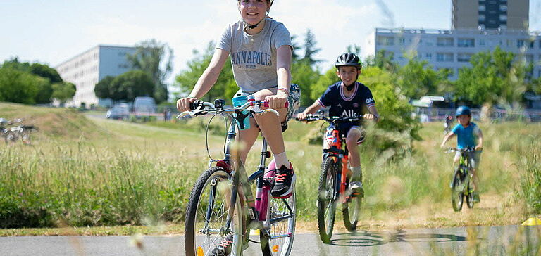 Enfant à vélo