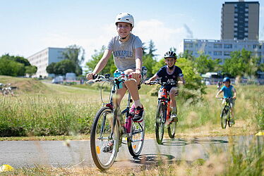 Enfant à vélo