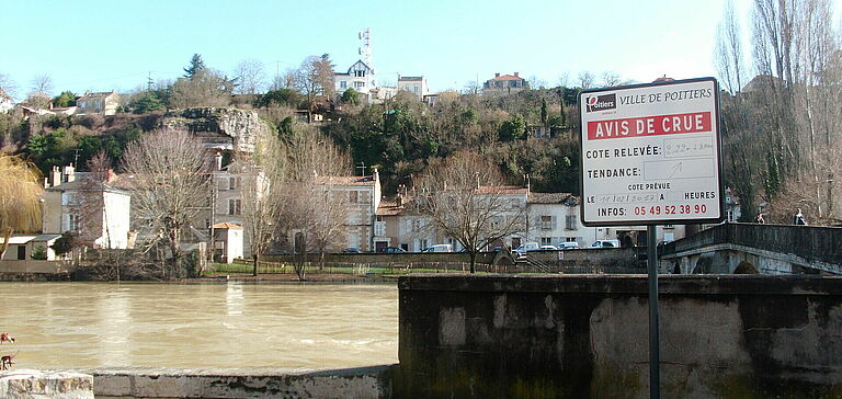 Pancarte avis de crue