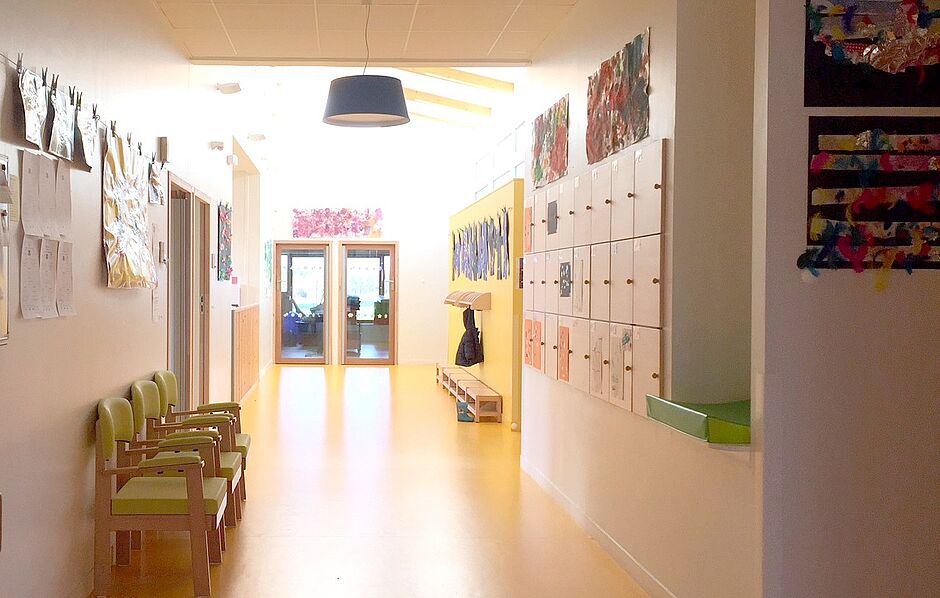 Entrée de la crèche multi-accueil Maison de la Petite Enfance de Sèvres-Anxaumont - Agrandir l'image (fenêtre modale)