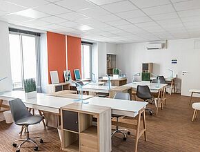 Salle vide - Agrandir l'image (fenêtre modale)